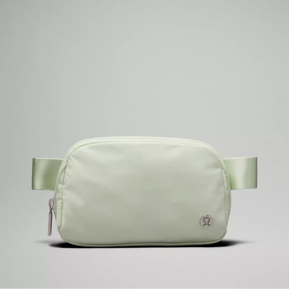 Kohlrabi Green /White Lululemon Everywhere Crossbody Belt Bag 1L NWT